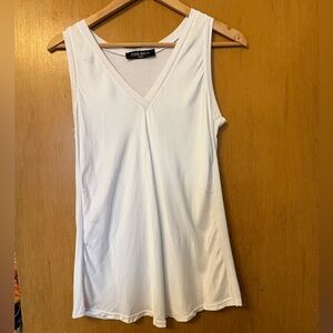 DIS MOI White V-Neck Sleeveless Top
